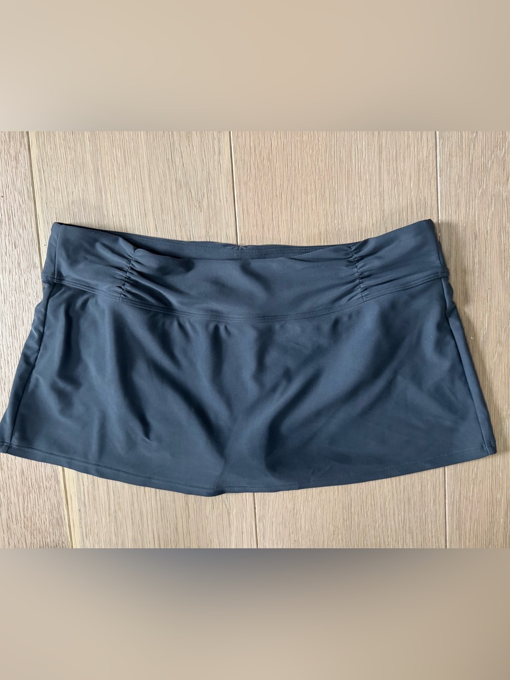 Athleta Gray Ruched Shirred Band Swim Skirt
